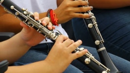 벤클라리넷ㆍ플릇음악교습소 | Women Playing Clarinet Flute. 스톡 동영상 비디오(100% 로열티 프리) 2737535 | Shutterstock
