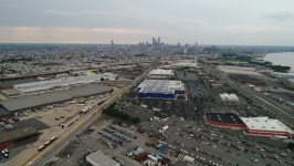 Aerial Flight Towards Center City 스톡 동영상 비디오(100% 로열티 프리) 29052001 | Shutterstock