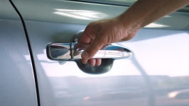 The Man Opens the Car 스톡 동영상 비디오(100% 로열티 프리) 29138749 | Shutterstock