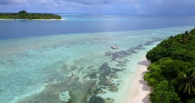 Maldives White Sand Beach Tropical 스톡 동영상 비디오(100% 로열티 프리) 32282656 | Shutterstock