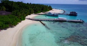 Resort in Maldives White Sand 스톡 동영상 비디오(100% 로열티 프리) 32324980 | Shutterstock