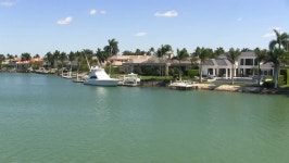 Waterfront Affluent Rich Wealthy Luxury 스톡 동영상 비디오(100% 로열티 프리) 32362510 | Shutterstock