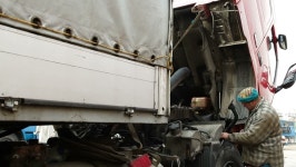 Auto Mechanic or Driver Repairing 스톡 동영상 비디오(100% 로열티 프리) 3652421 | Shutterstock