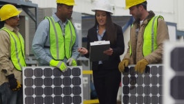 Industry Workers Plan Solar Panel 스톡 동영상 비디오(100% 로열티 프리) 4588271 | Shutterstock