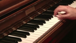 Playing Fur Elise On a 스톡 동영상 비디오(100% 로열티 프리) 5302814 | Shutterstock