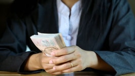Business Woman Count One Thousand 스톡 동영상 비디오(100% 로열티 프리) 6576674 | Shutterstock