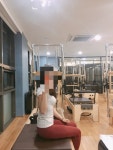 평소55사이즈라 2 구입했구요~ 평대로 타이트합니다 크림색으로 사서 더 도드라져보이네 REVIEW - 안다르 평소55사이즈라 2 구입했구요... 
