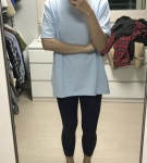 사진그대로 오버핏이라 넉넉해서 좋아요 너무 달라붙는 옷은... 넉넉해서 좋아요 너무 달라붙는 옷은 불편해서 사봤는데 적당히REVIEW - 안다르