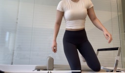 적당한 크롭에 탄탄하면서 부드러운 소재로 몸 라인을 보여주어 필라테스 할 때 자세 보 REVIEW - 안다르 적당한 크롭에 탄탄하면서 부드러운... 