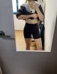 158/49 여름에 운동할때 입기 좋은것같아요! 너무 편해요~ 4부도 나왔으면 좋겠어요 ㅎ REVIEW - 안다르 158/49 여름에... 