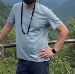 평소 105사이즈 입는 남편에게 잘 맞아요~ (178,80) 남편이 어깨가... 잘 맞아요~ (178,80) 남편이 어깨가 넓어서 불안했는데REVIEW - 안다르