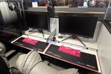 로지텍, 레드포스 PC방 강남역점 전 좌석에 로지텍 G 게이밍 기어 설치 : - 헝그리앱 로지텍, 레드포스 PC방 강남역점 전 좌석에 로지텍 G 게이밍... 