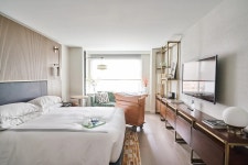 Postpartum Care Centers Offer Doulas and Support in New York, San Francisco - Bloomberg Luxury Postnatal Retreats Draw Affluent... 