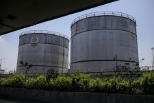 Oil Holds Loss as Stronger US Dollar, Slowdown Concerns Weigh - Bloomberg Oil Holds Loss as Stronger US Dollar, Slowdown Concerns... 