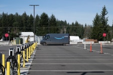 Amazon Electric Vans Powered By 17,000 EV Chargers - Bloomberg How Amazon Became the Largest Private EV Charging Operator in the US