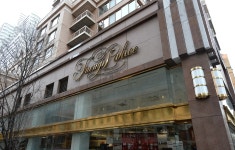 New York Trump Palace Building Looks to Remove President’s Name - Bloomberg Trump-Branded New York Building Looks to Remove... 