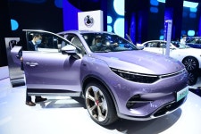 Daimler Cuts Stake in Chinese Electric-Car Venture With BYD - Bloomberg Daimler Cuts Stake in Chinese Electric-Car Venture With BYD