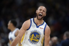 Curry Scores 34 Points, Warriors Beat Nuggets 113-102 - Bloomberg Curry Scores 34 Points, Warriors Beat Nuggets 113-102