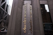 Charles Schwab to Roll Out Alternatives Platform For Qualified Investors - Bloomberg Charles Schwab to Roll Out Alternatives... 