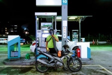 Petronas Quarterly Profit More Than Doubles on Crude Prices - Bloomberg Petronas 2Q Profit More Than Doubles on Higher Crude Oil... 