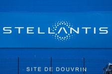 Stellantis, Samsung SDI to Build Second US Battery Plant in EV Expansion - Bloomberg Stellantis, Samsung SDI Agree to Build... 