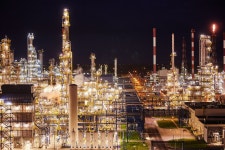 Abu Dhabi Plans $122 Billion in Oil Spending to Boost Output - Bloomberg Abu Dhabi Plans $122 Billion in Oil Spending to Boost Output