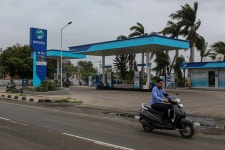 India’s Nayara Cuts Oil Refinery Run Rate After EU Sanctions - Bloomberg India’s Nayara Trims Crude Processing Rates After EU... 