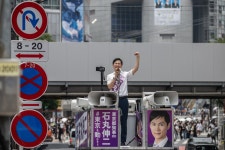 Tokyo Votes for Governor in a Race That’s Key to PM’s Fortunes - Bloomberg Tokyo Votes for Governor in a Race That’s Key to... 