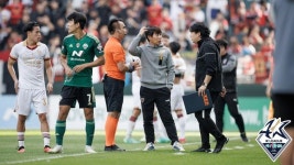 [공식발표] 전북-포항전 ‘교체 실수’ 촌극…심판 6인 잔여 시즌 배정 정지 ‘중징계’ | Goal.com 한국어