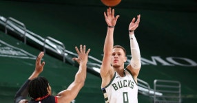 Bucks stay hot from deep, beat Bulls 126-96 | FOX Sports Bucks stay hot from deep, beat Bulls 126-96 