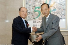 보건타임즈 : 한독의약박물관에 의약 사료 기증답지 보건타임즈