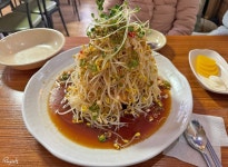 탕수육 위에 콩나물이 아산 염티반점