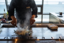 광안리 바다 보며 즐기는 철판 구이와 불 쇼 - 구로마쯔 광안점