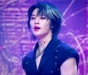 더쿠 - 금발에서 흑발 +은색 브릿지로 염색한 스키즈 아이엔