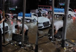 서울 홍수 속 강남역 슈퍼맨과 술 마시고 행복하다는 마포구청장