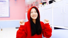 더여니 셀프캠.GIF - 프로미스나인 리얼리티 마이너 갤러리