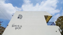 알리스타 케냐커피 창녕점, 명덕지 뷰를 감상할 수 있는 예쁜 애견동반카페