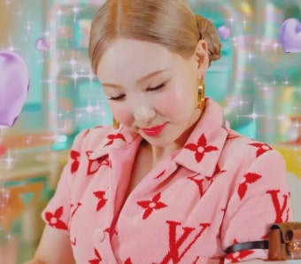 플래시24- > 움짤 > 솔로 컴백한 트와이스 나연