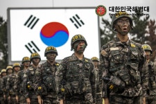 해병닷컴 - 해병대 신병 1310기 3,5교육대 5주차 극기주 - 빨간명찰 수여식