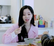 트둥닷컴 - 웃음이 끊이지 않는 다정한 데이트🐶🦅