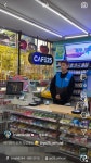 더쿠 - 건대 편의점에서 알바중인 유명 가수.jpg
