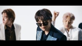 안녕하세요 저는 뮤비 쪼끔이라도 더 잘보겠다고 멜론가서 이천원주고 사온 사람 - 방탄소년단(BTS) 카테고리