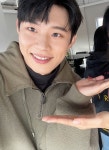 더쿠 - ㅅ) 인스타 줍줍 성철이 사진 2장