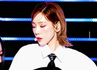 더쿠 - 글리터 위치 신의 한수였던 태연 sm콘 메이크업.gif