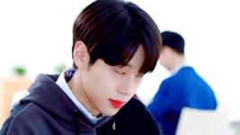더쿠 - 신우랑 태춘이랑 차분한 헤어인거 똑같은데 나이차이 10살 보이는거 존나 신기