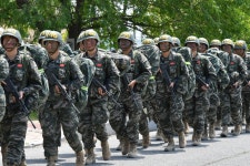 해병닷컴 - 해병대 신병 1317기 1교육대 5주차 - 천자봉 고지정복 및 빨간명찰 수여식