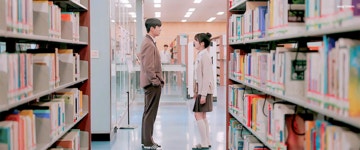더쿠 - 주머니에 손 넣고 있다가 홍주가 발 차려고 하니까 급하게 빼네 ㅋㅋㅋㅋ