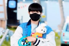 강쥬가 강쥬를 안고 감 🐶🐶 - 이대휘 카테고리 강쥬가 강쥬를 안고 감 &#x1f436;&#x1f436; - 이대휘 카테고리
