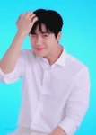 더쿠 - 대체 머리 왜 이렇게 터는지 알려 줄 사람 ㅠㅠ.gif