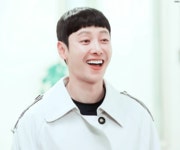 더쿠 - 바가지 머리하고 윙크하는거 미치게 귀엽다ㅋㅋㅋㅋ